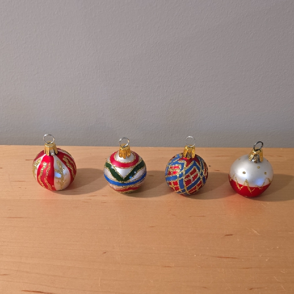 Holiday Decorative Glass Mini Ornament Place Card Set Of 4